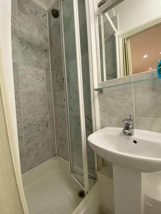 F2- Basement Studio Fits 1 Near Paddington 런던 외부 사진